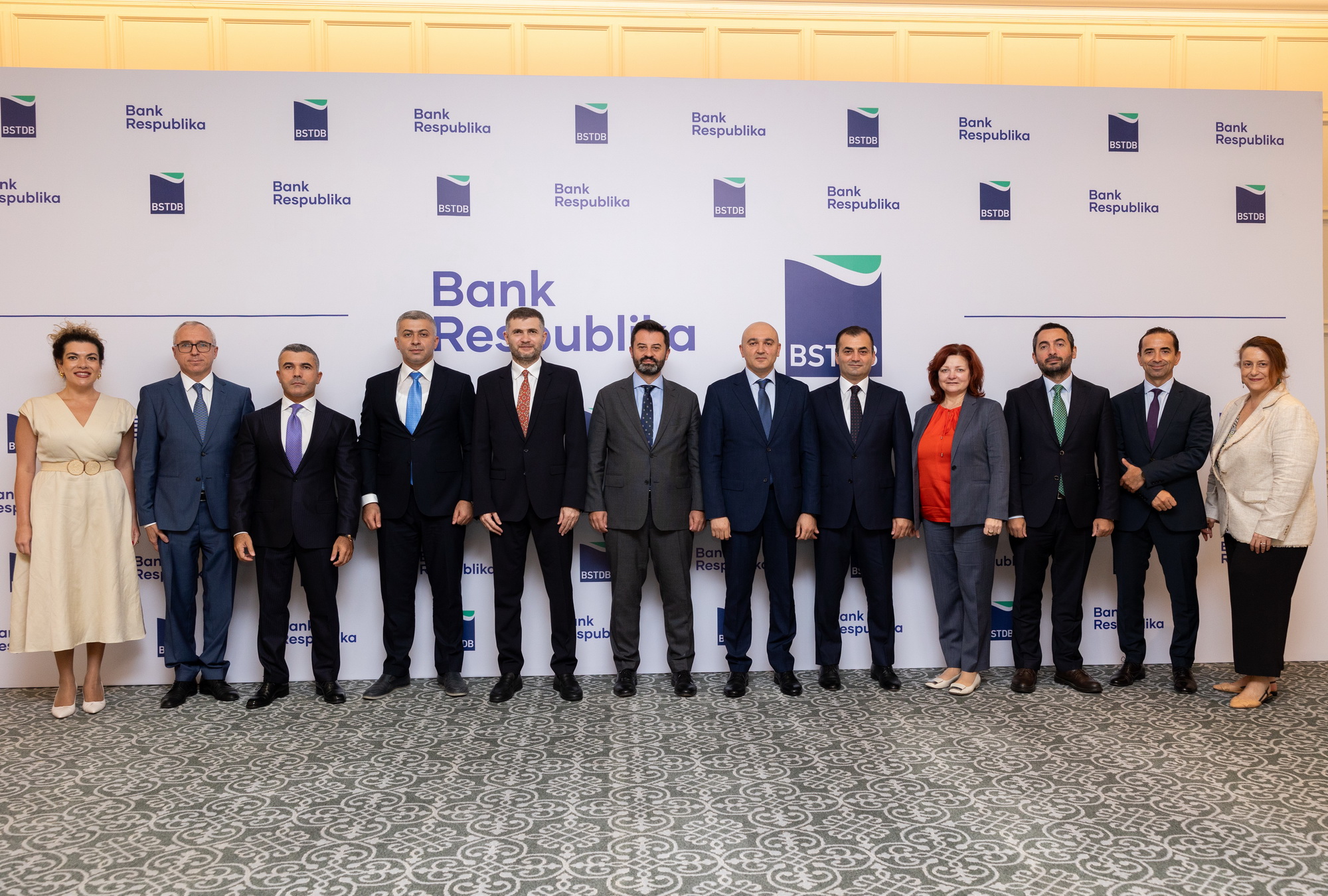 Bank Respublika və Qara Dəniz Ticarət və İnkişaf Bankı irihəcmli kredit sazişi imzalayıb